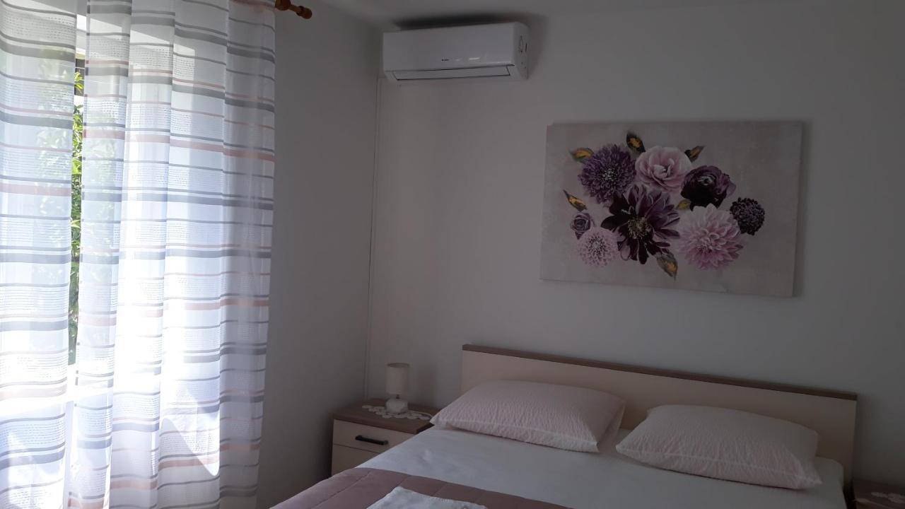 Mini Apartment Petra - Rooms Purple & Green With Kitchen And Garden Dubrovnik Exterior foto