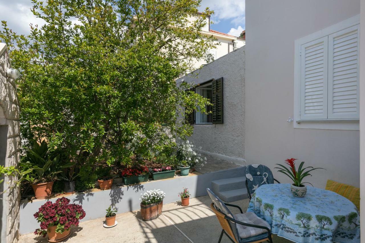 Mini Apartment Petra - Rooms Purple & Green With Kitchen And Garden Dubrovnik Exterior foto